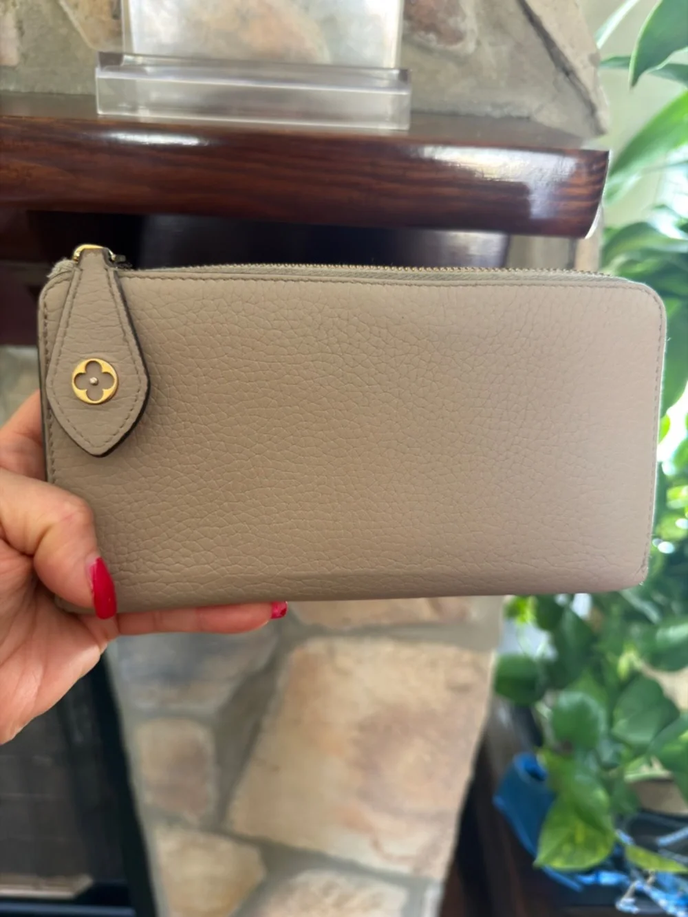 Louis Vuitton Comete Zip Around Wallet Taurillon Leather Taupe Gray M63104 - Picture 5 of 15